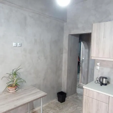 Pauline Apartment *